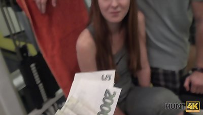 Make consistent babe fucks a outsider in the gym be useful to a wad of cash